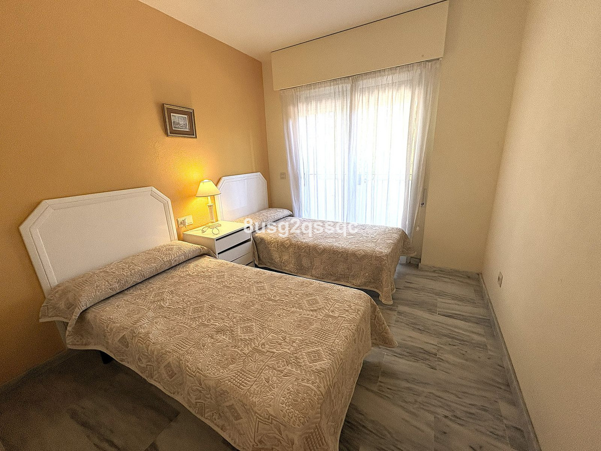 3 Bedroom Apartment in Estepona - Photo 14