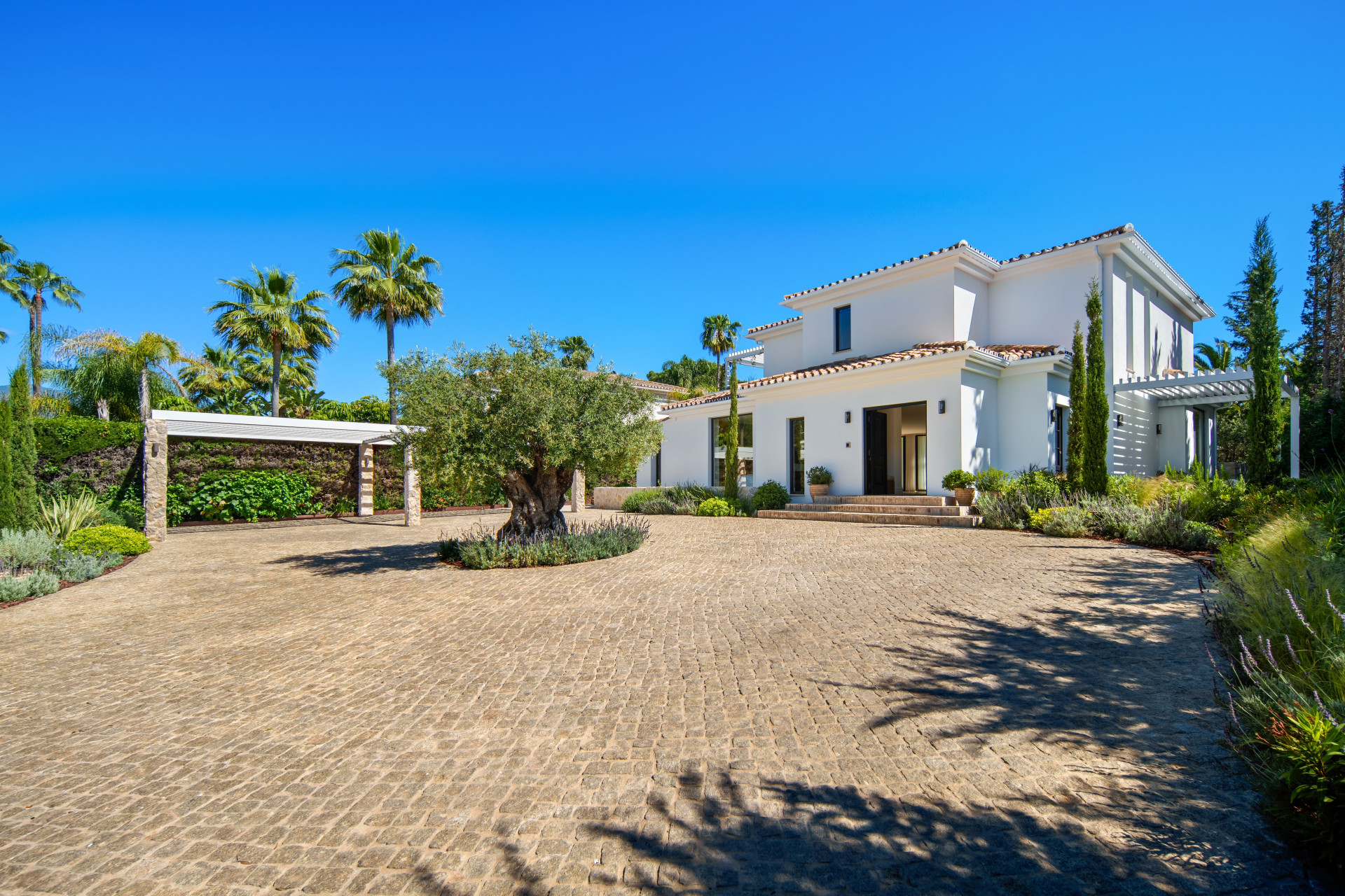 4 Bedroom Villa in Marbella - Photo 49