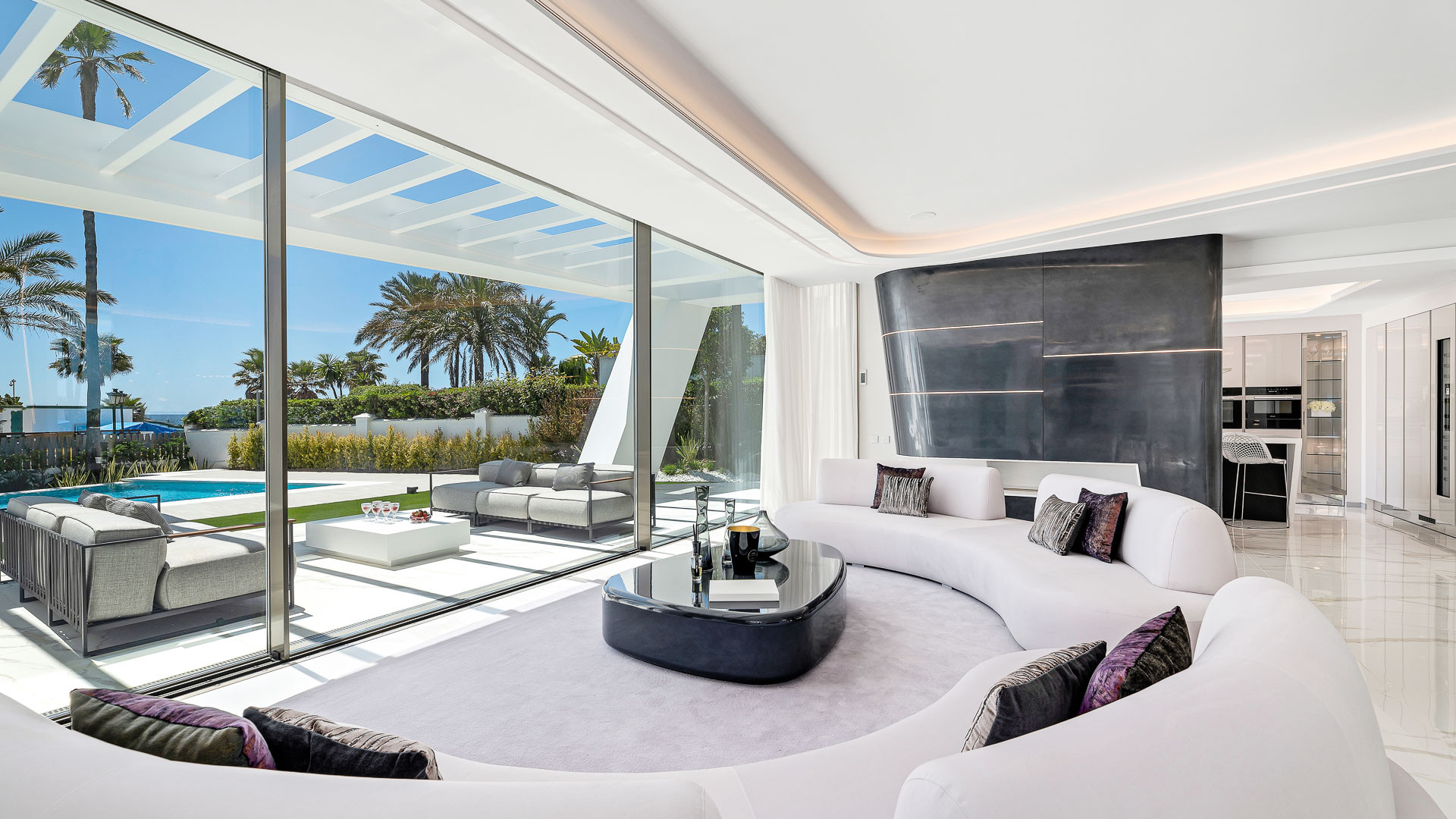 6 Bedroom Villa in Marbella - Photo 4