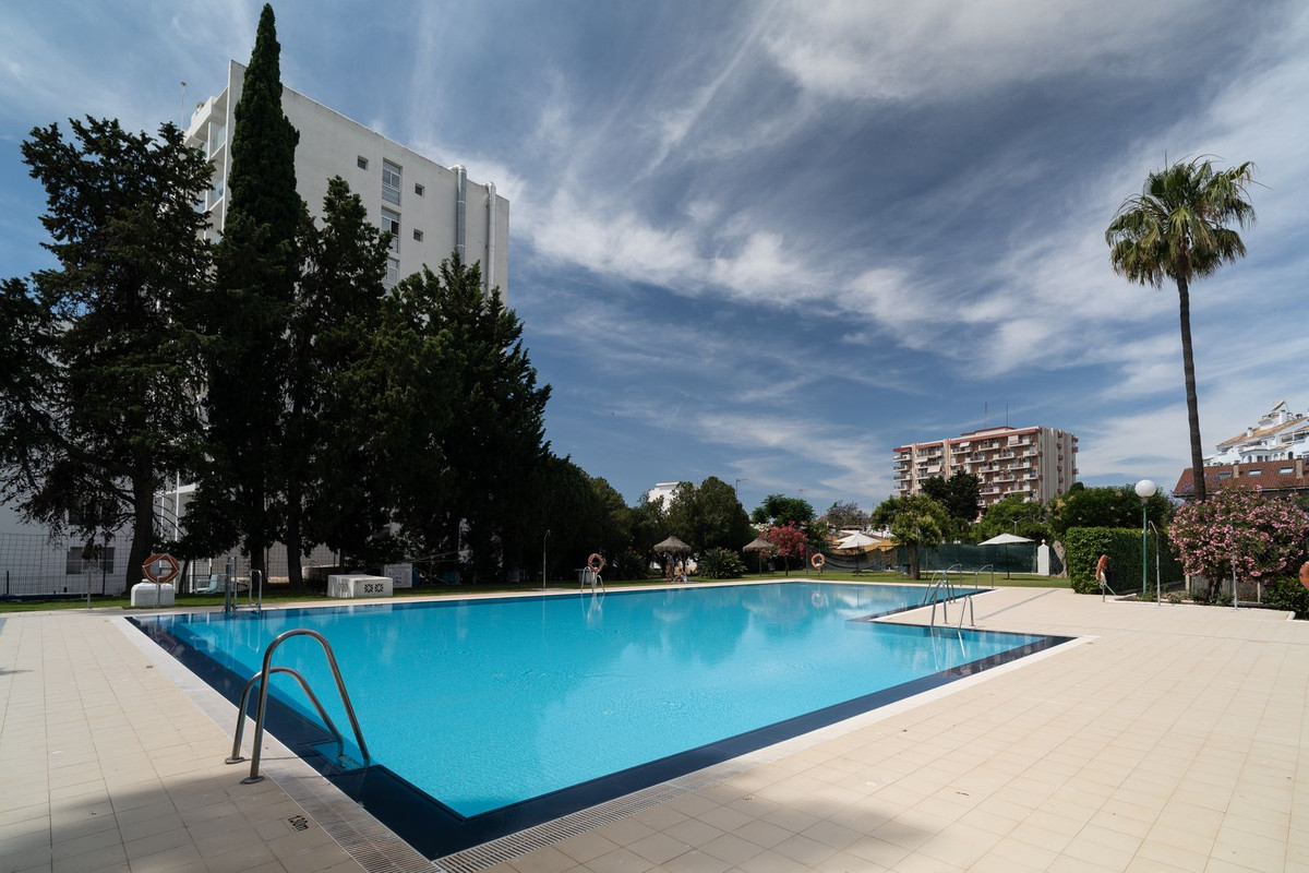 2 Bedroom Apartment in Benalmádena - Photo 18