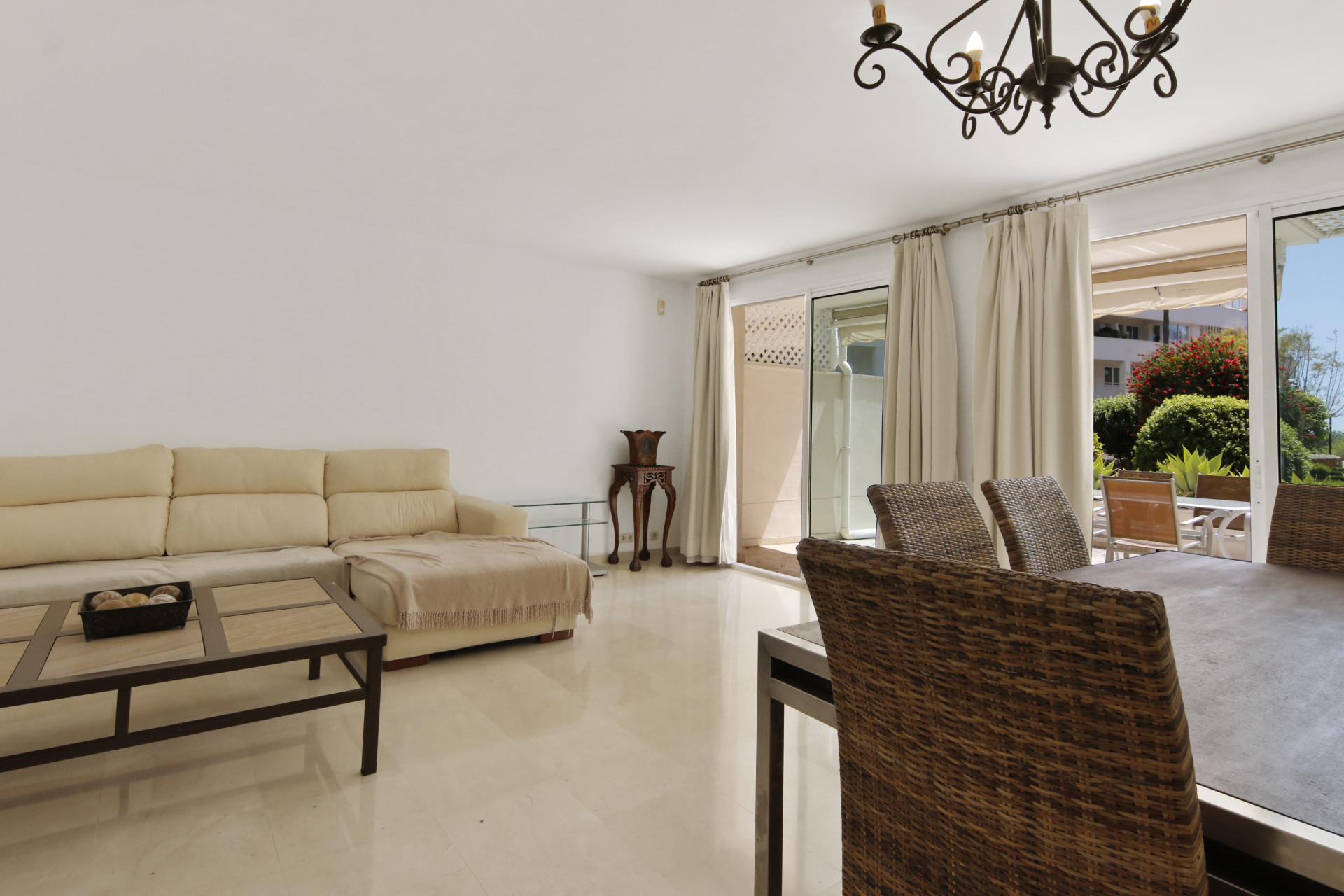 3 Bedroom Townhouse in Estepona - Photo 7
