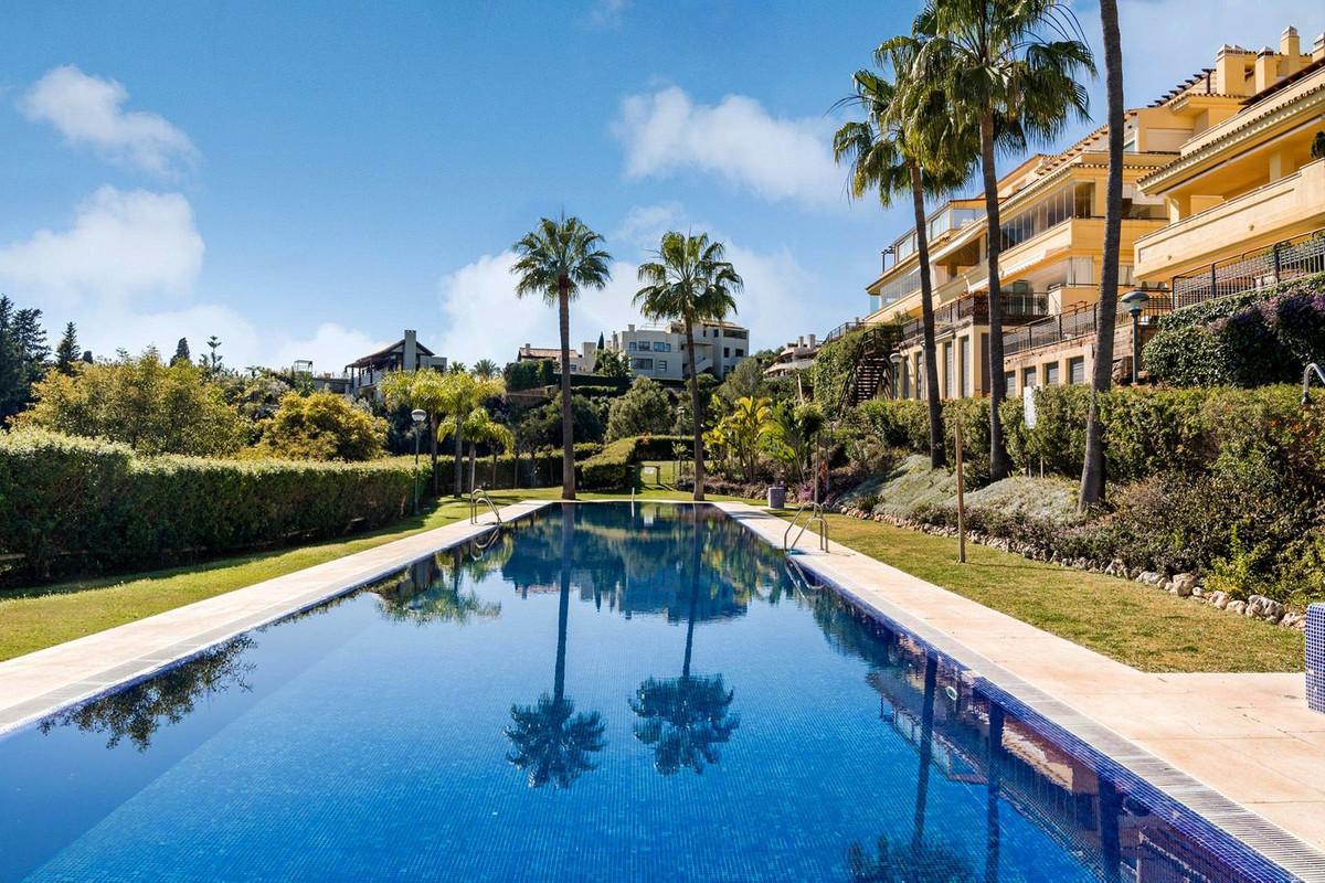 3 Bedroom Apartment in Marbella - Photo 2