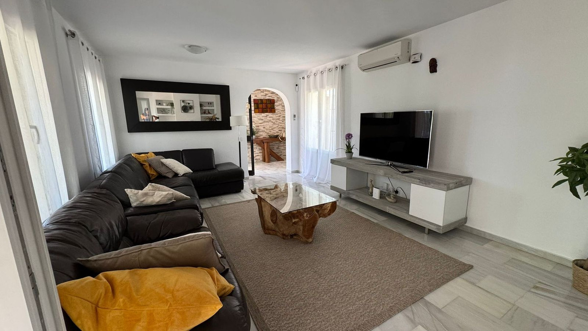 3 Bedroom Villa in Estepona - Photo 23