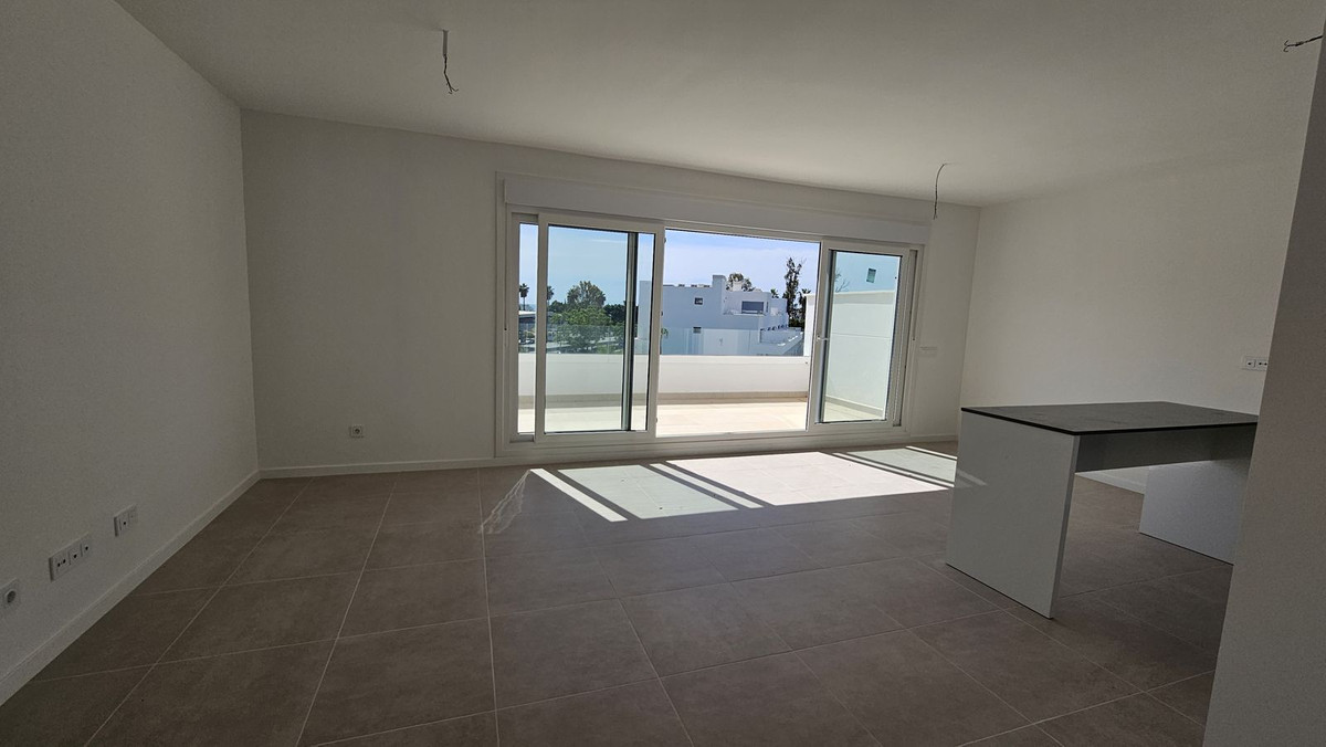 2 Bedroom Apartment in Estepona - Photo 22