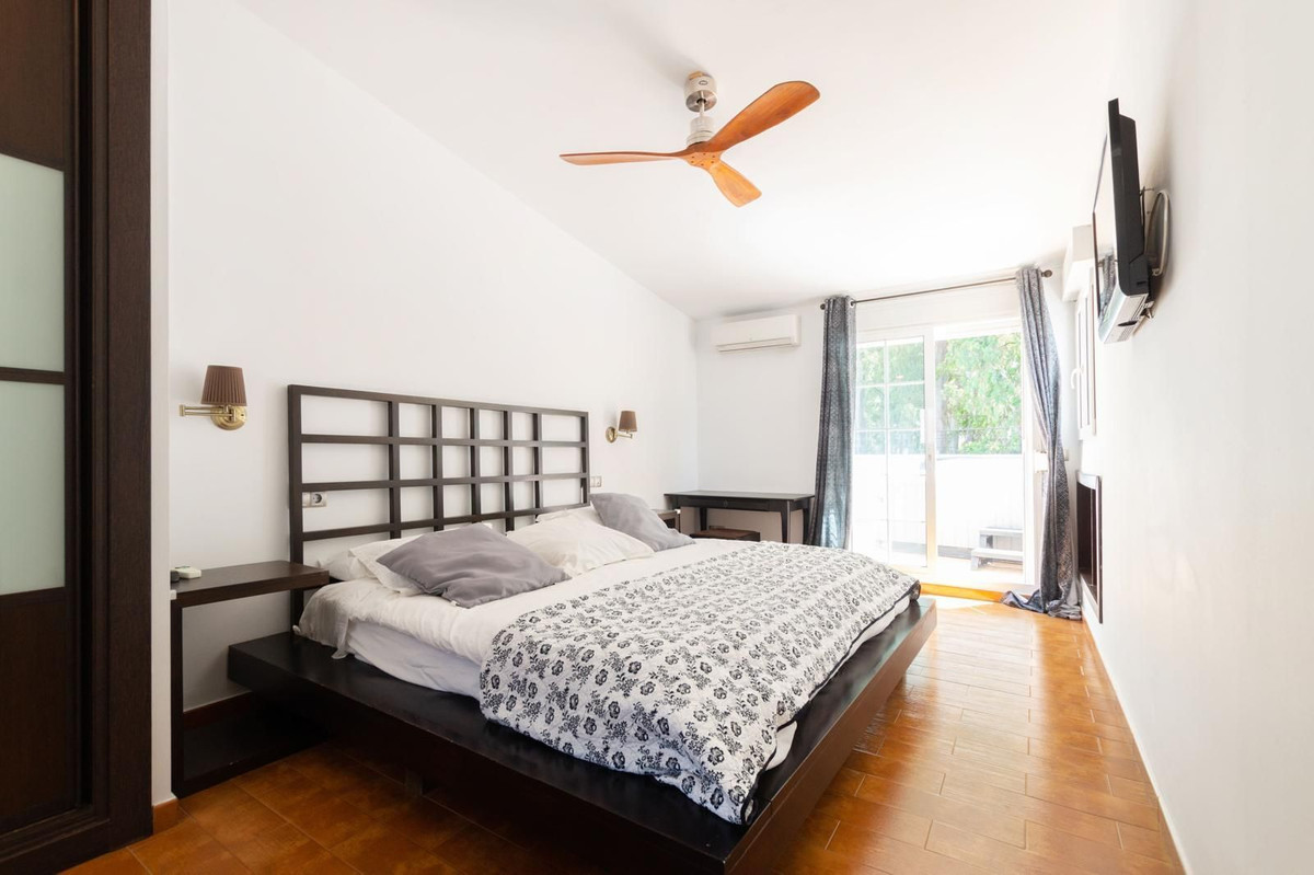4 Bedroom Villa in San Pedro de Alcántara - Photo 6