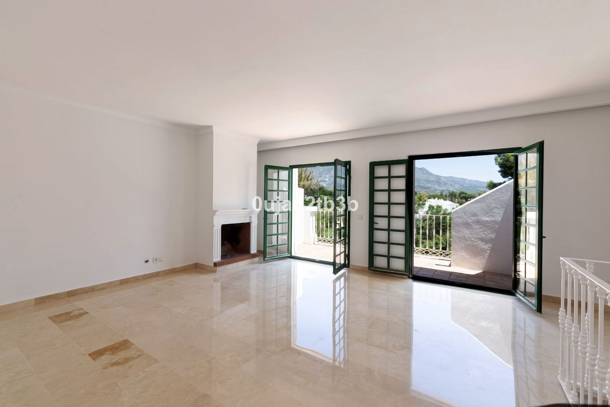 3 Bedroom Townhouse in Marbella - Photo 5