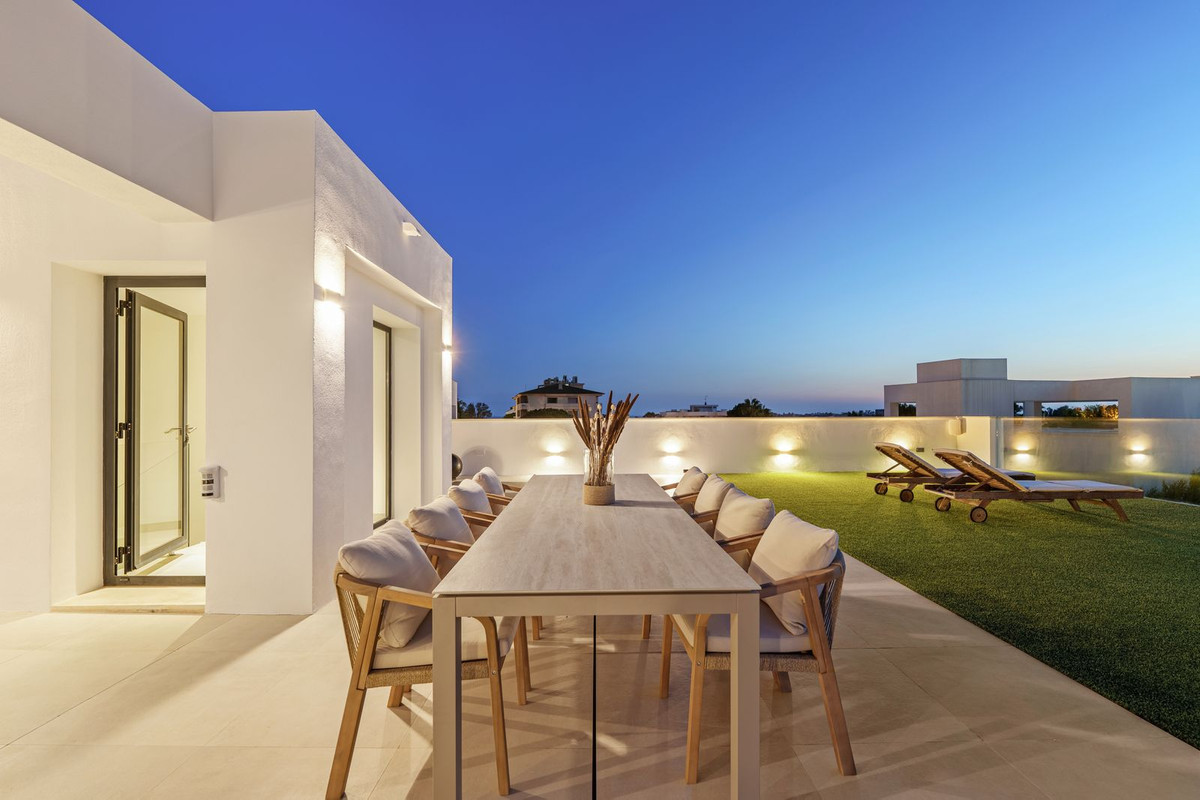 5 Bedroom Villa in Marbella - Photo 41