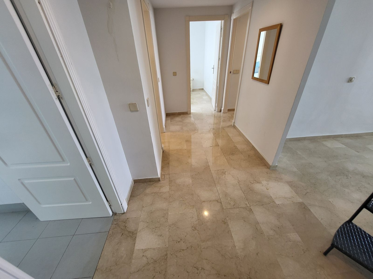 Piso de 4 dormitorios con piscina en Málaga – Foto 21