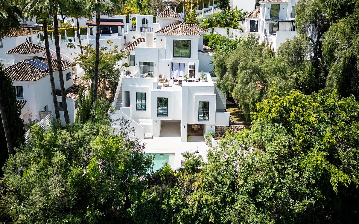 5-bed property for sale in Nueva Andalucia