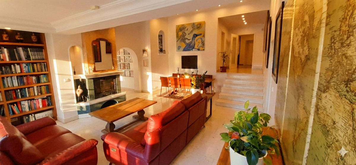 5 Bedroom Villa in Marbella - Photo 8