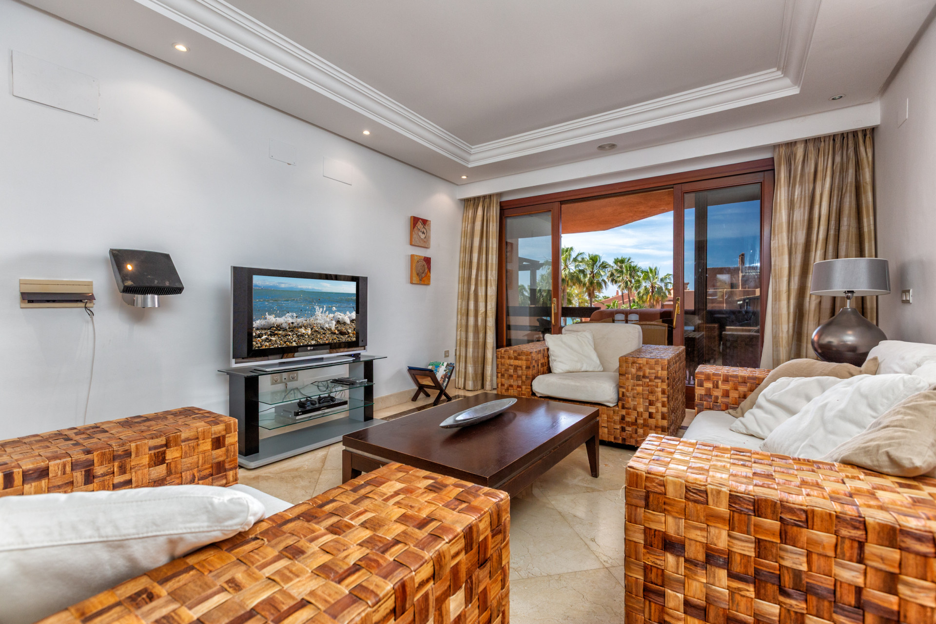 3 Bedroom Apartment in Estepona - Photo 7