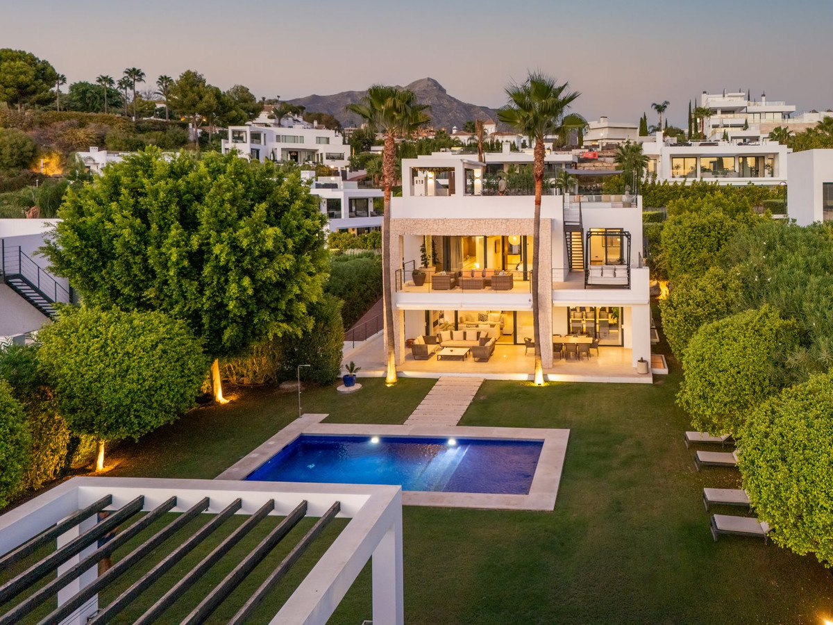Villa in Nueva Andalucia