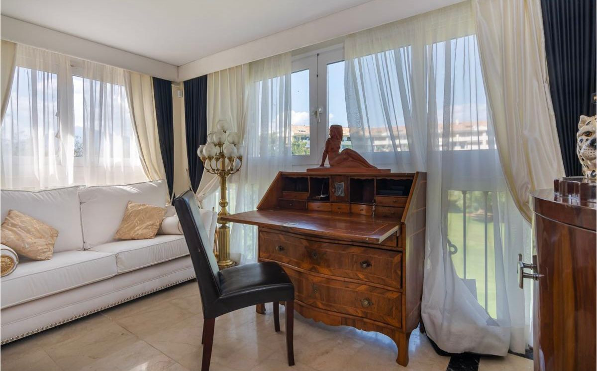 3 Bedroom Penthouse in San Pedro de Alcántara - Photo 5