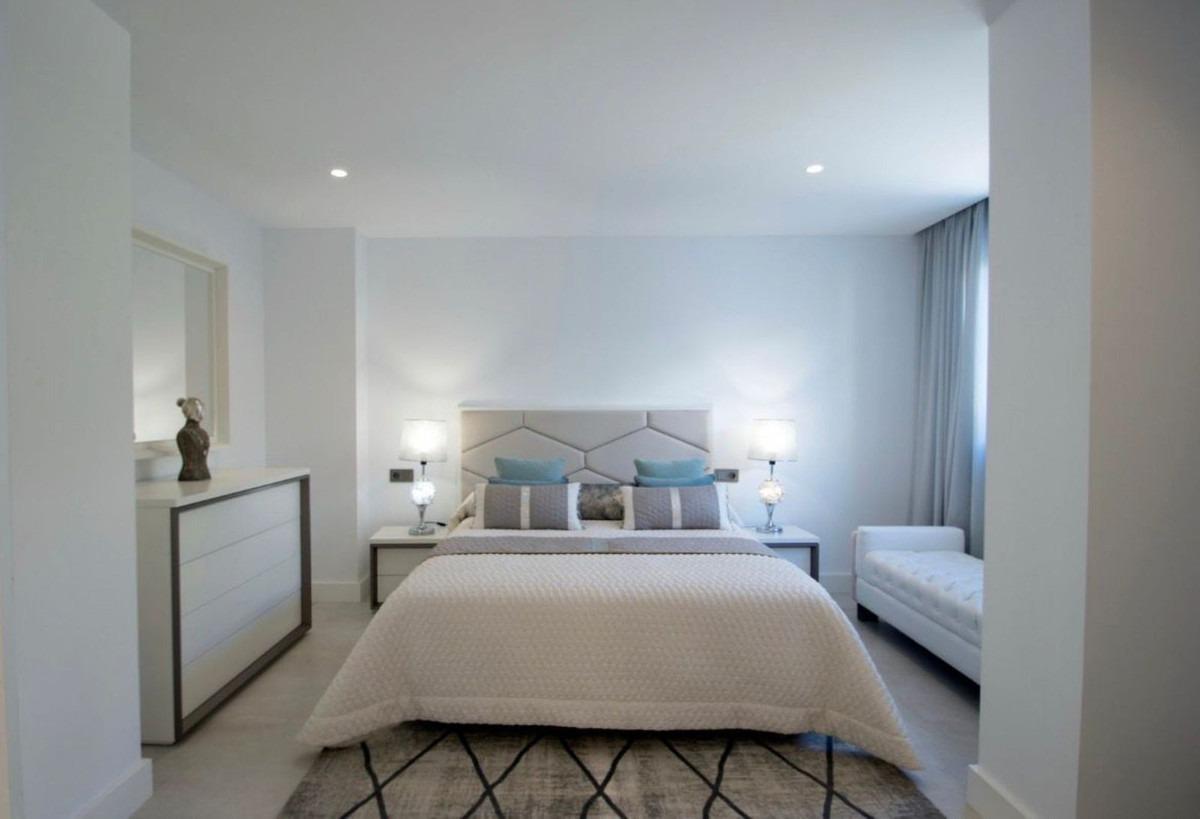 5 Bedroom Townhouse in Marbella - Photo 6