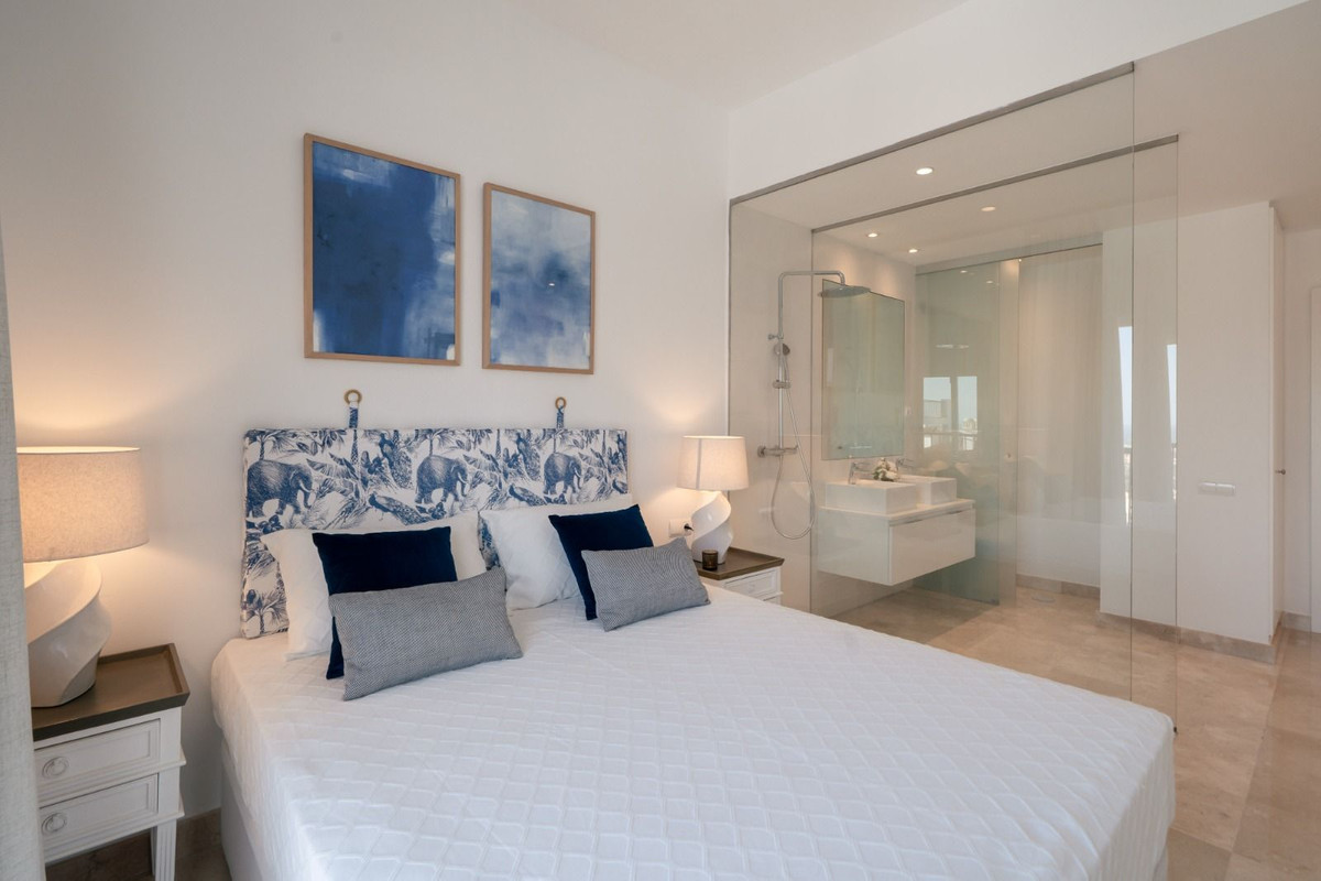 2 Bedroom Penthouse in Benahavís - Photo 14