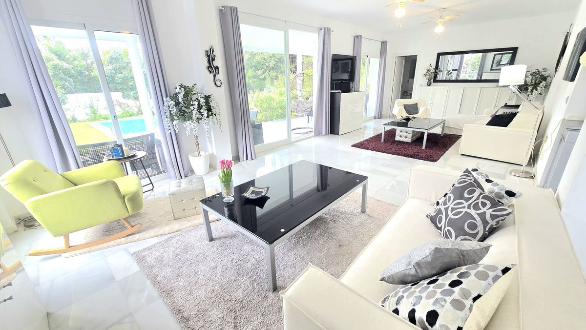 8 Bedroom Villa in Marbella - Photo 12