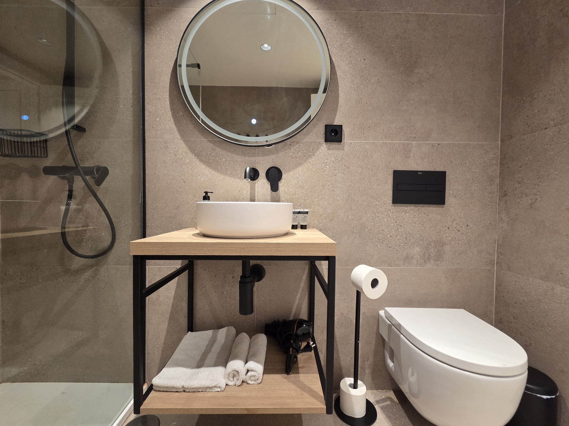 1 Bedroom Apartment in Marbella - Photo 6