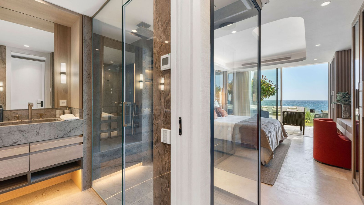 3 Bedroom Apartment in Marbella - Photo 24