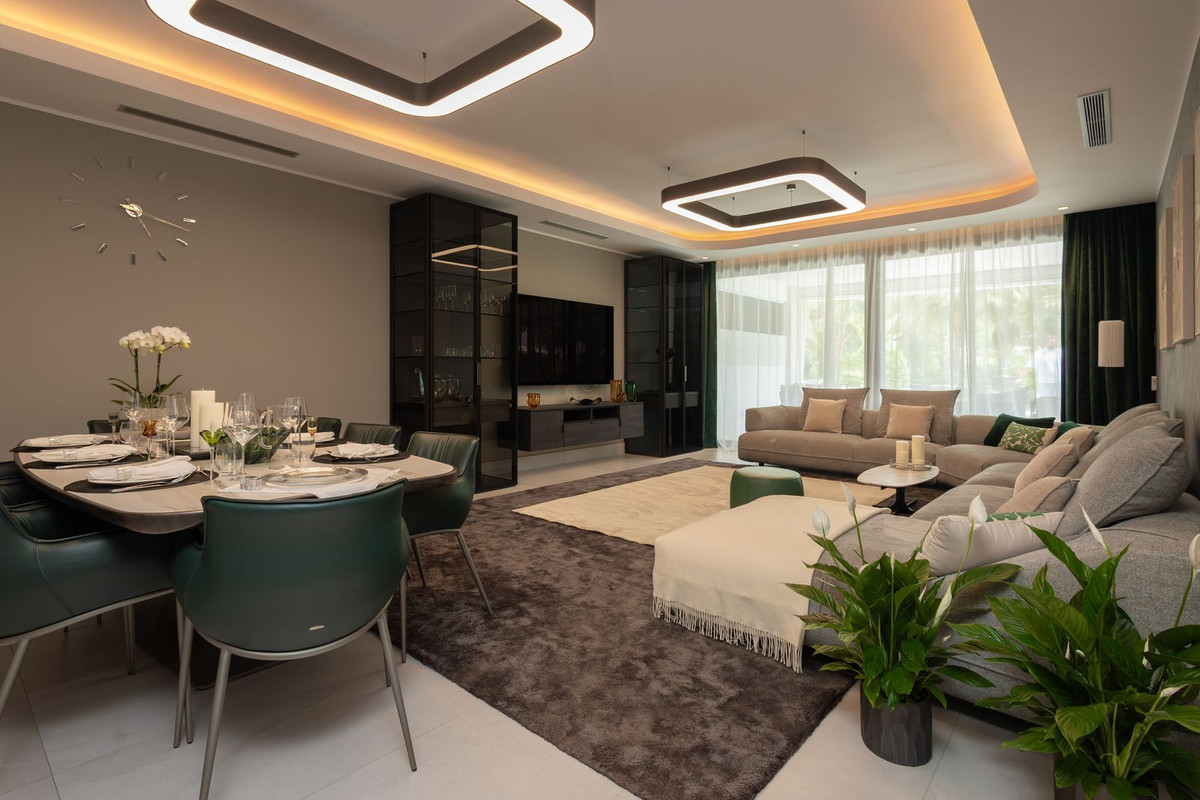 4 Bedroom Apartment in Marbella - Photo 10