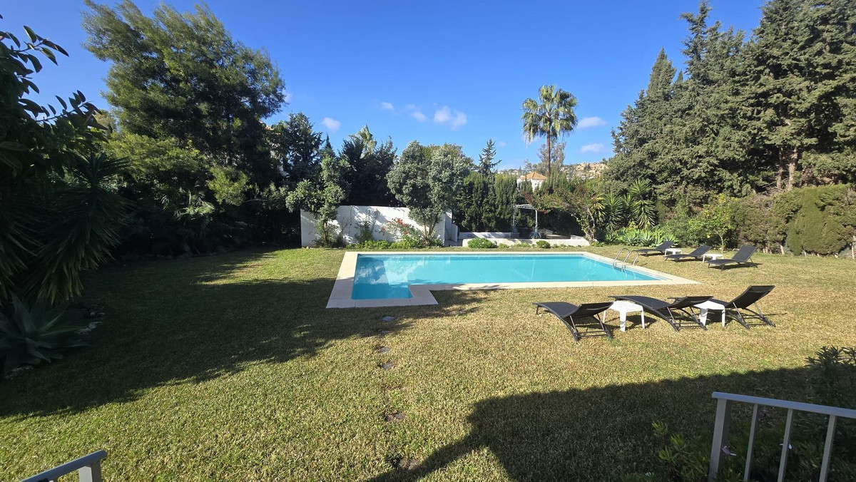 8 Bedroom Villa in Marbella - Photo 54