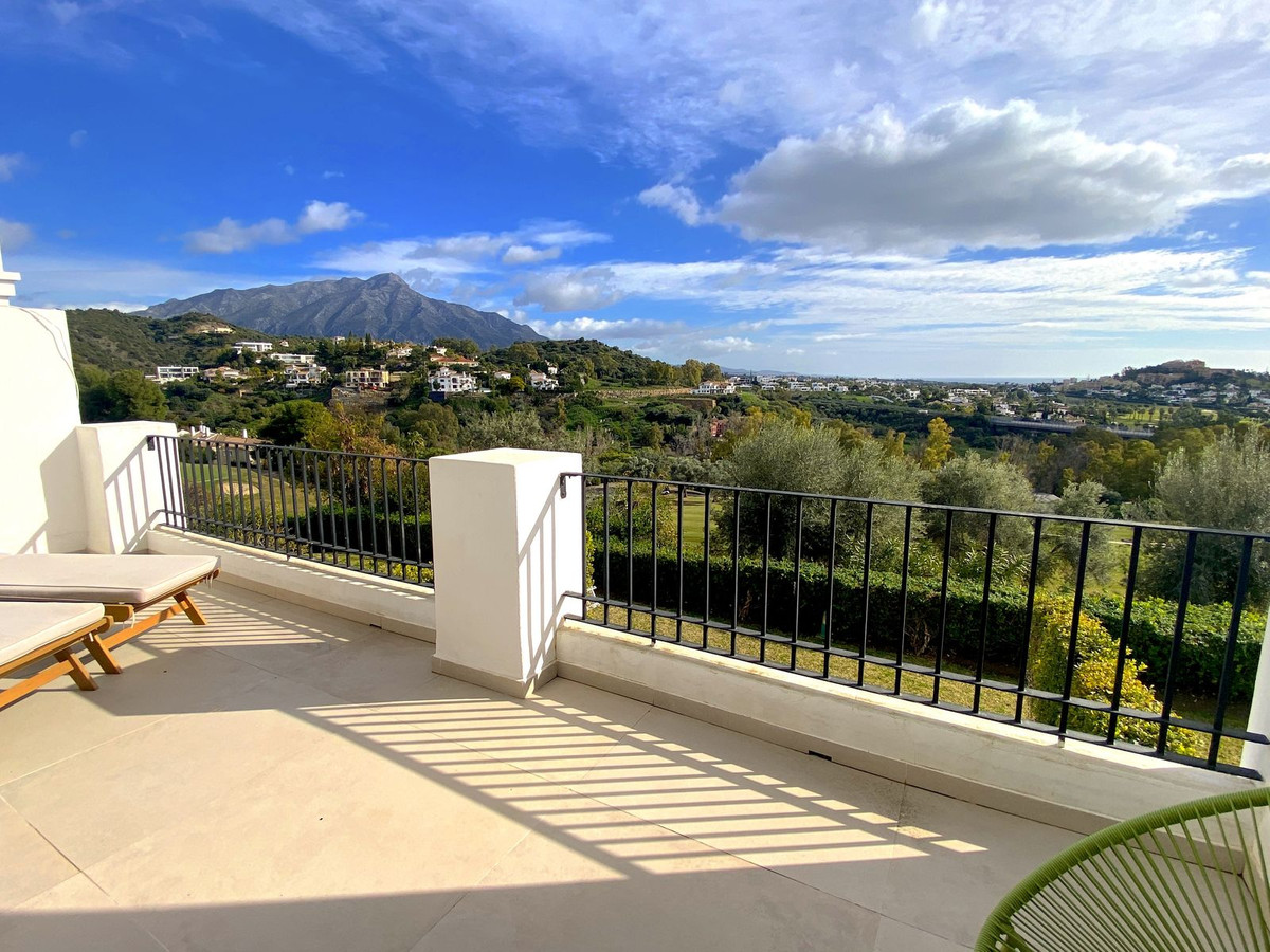 4 Bedroom Townhouse in Benahavís - Photo 28