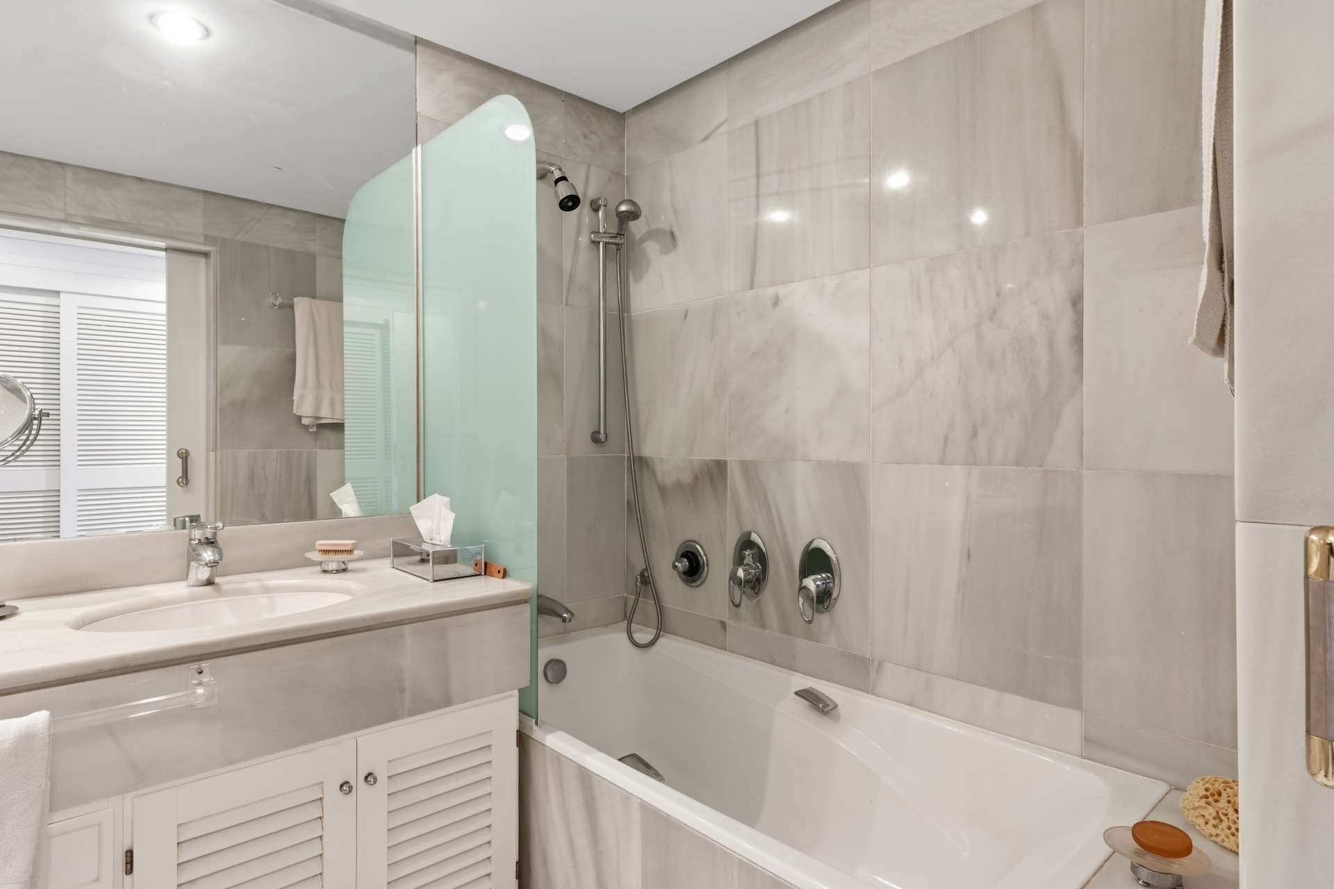 3 Bedroom Apartment in Marbella - Photo 14