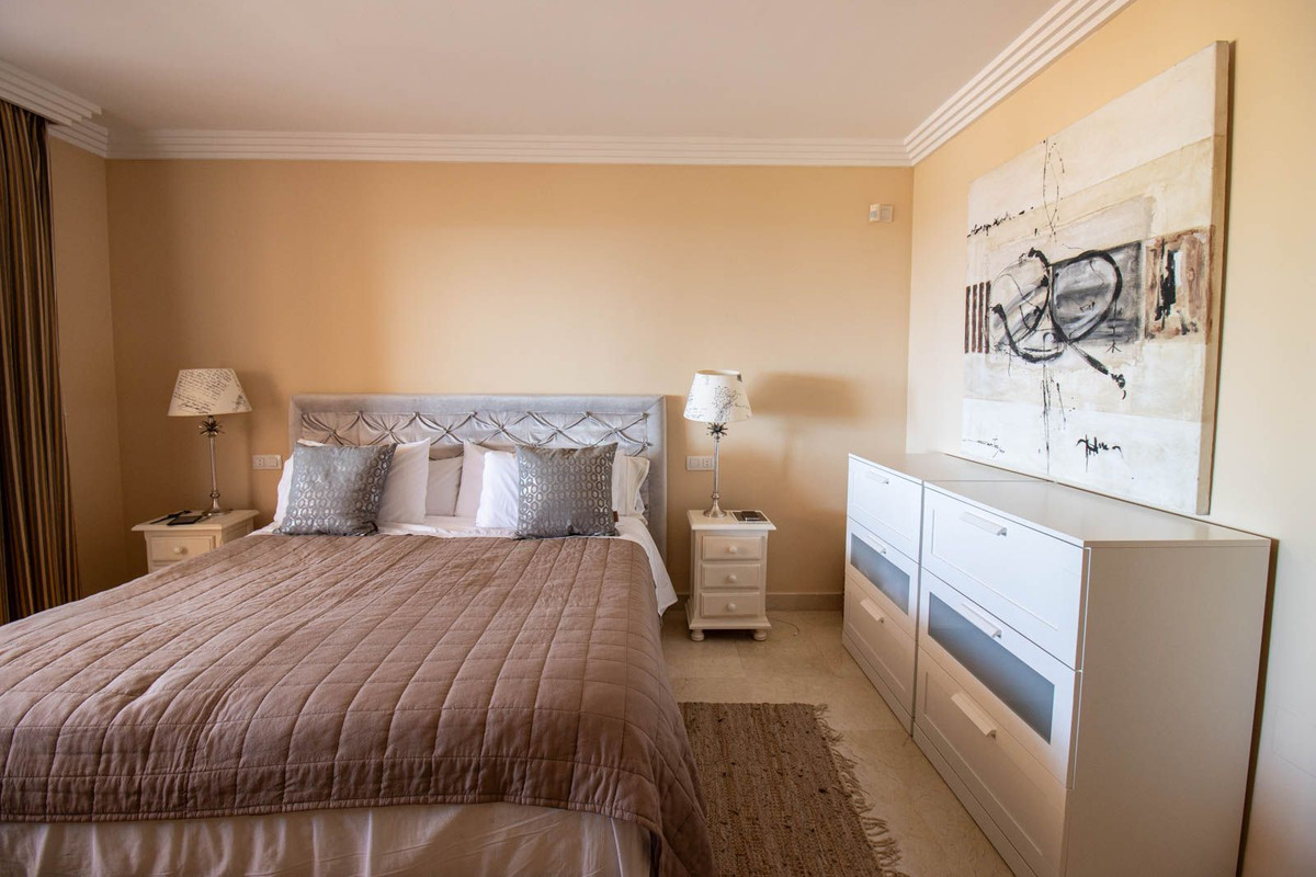 2 Bedroom Apartment in Marbella - Photo 21