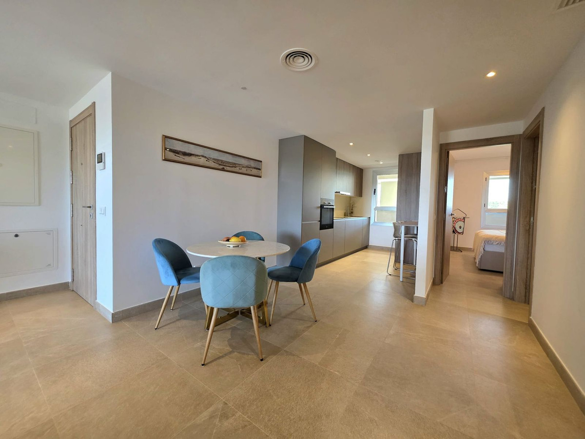 2 Bedroom Apartment in Estepona - Photo 9