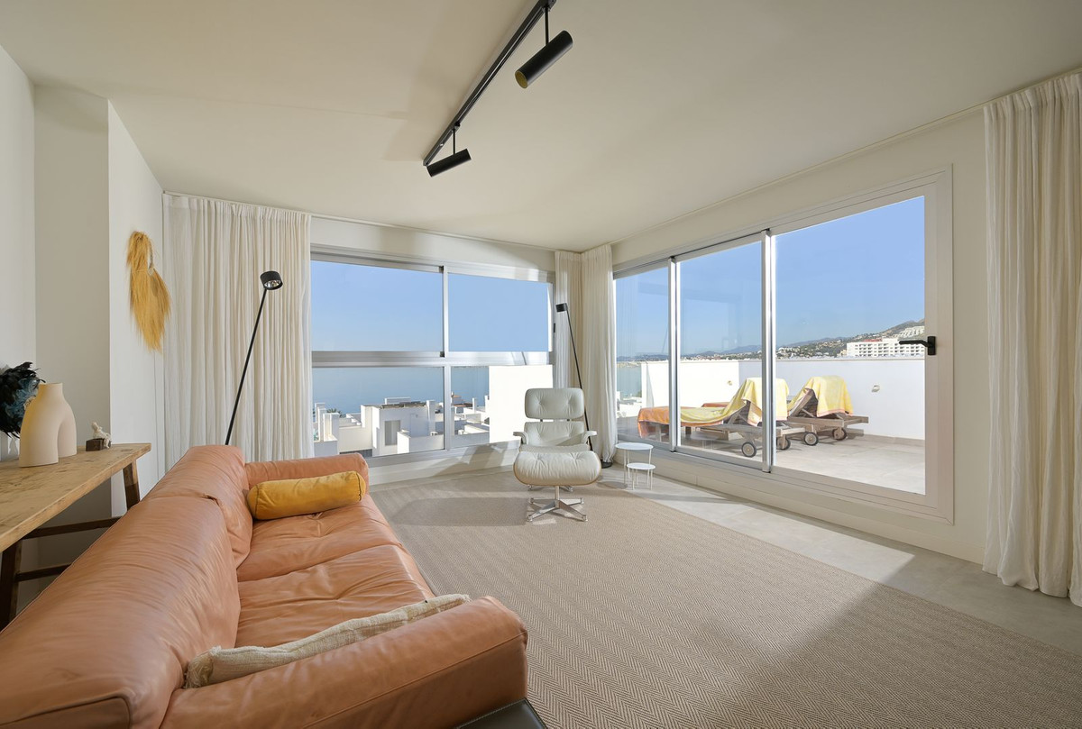 3 Bedroom Penthouse in Benalmádena - Photo 8
