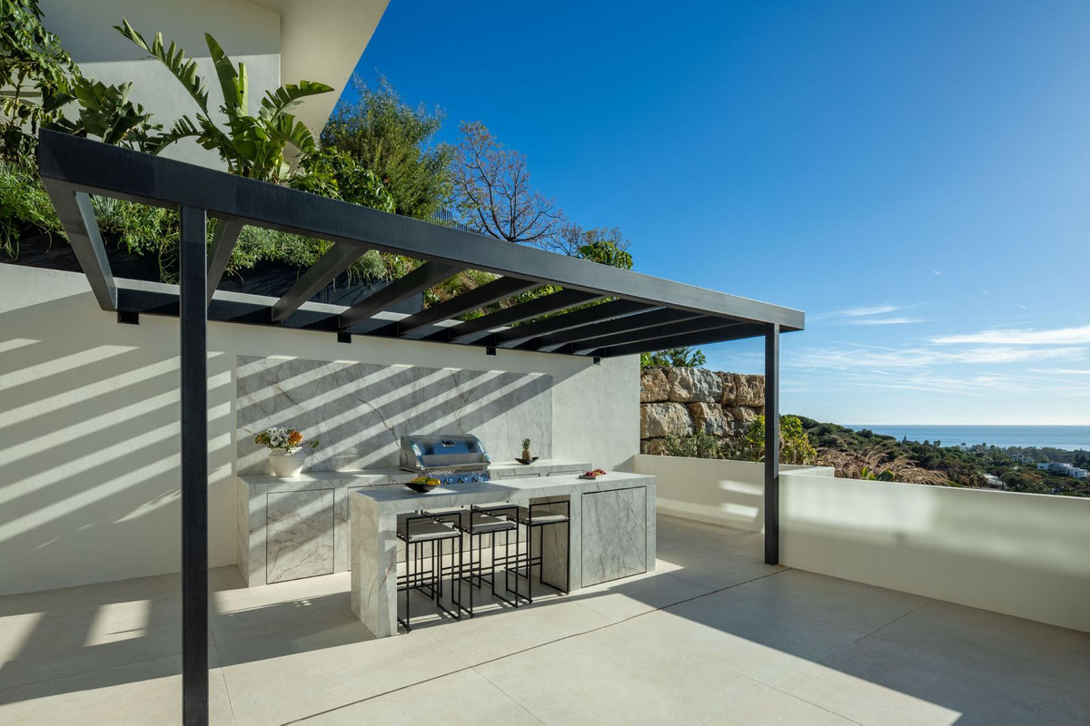 5 Bedroom Villa in Marbella - Photo 37