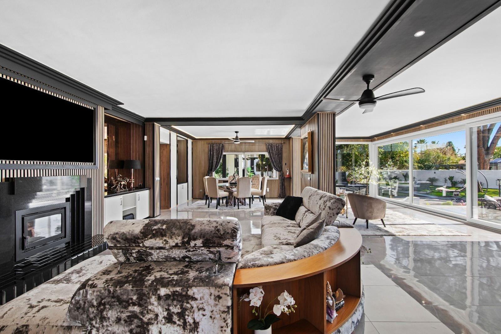 5 Bedroom Villa in Estepona - Photo 5