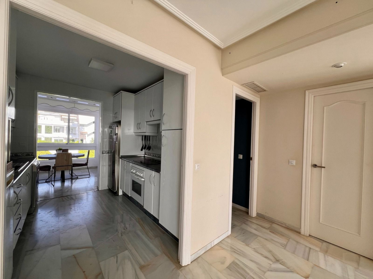 3 Bedroom Penthouse in Estepona - Photo 16