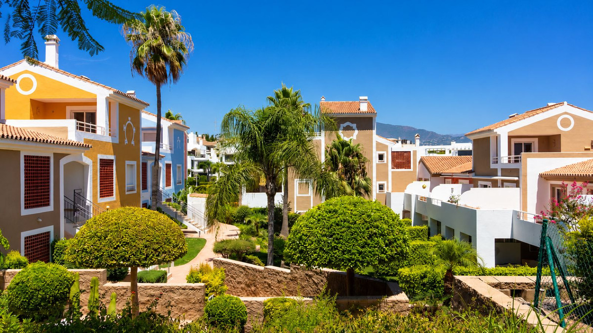 2 Bedroom Apartment in Estepona - Photo 29