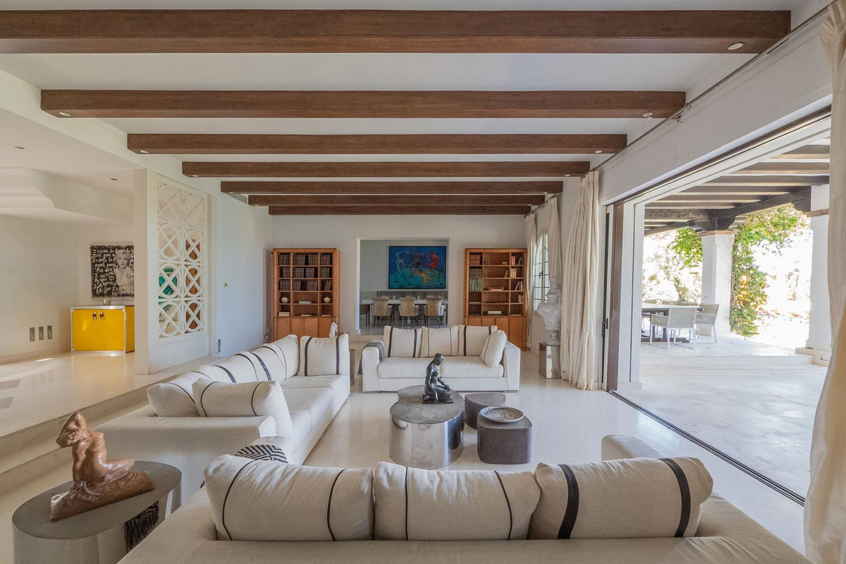 10 Bedroom Villa in Estepona - Photo 11