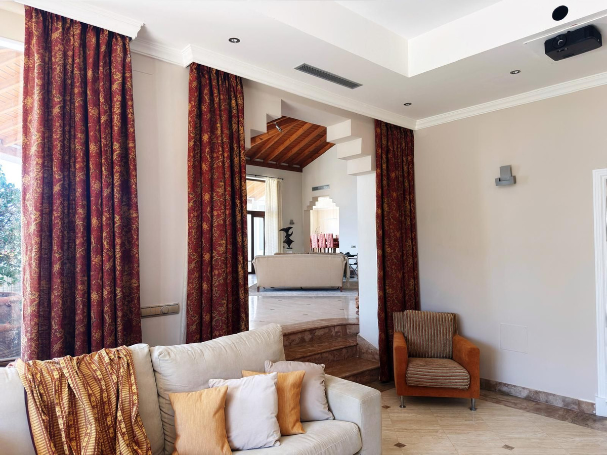 5 Bedroom Villa in Benahavís - Фото 23