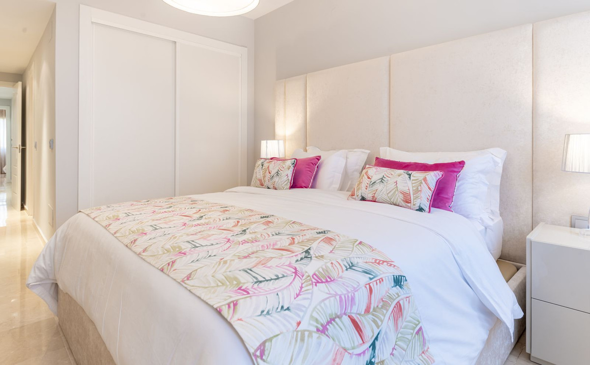 3 Bedroom Penthouse in Estepona - Photo 20