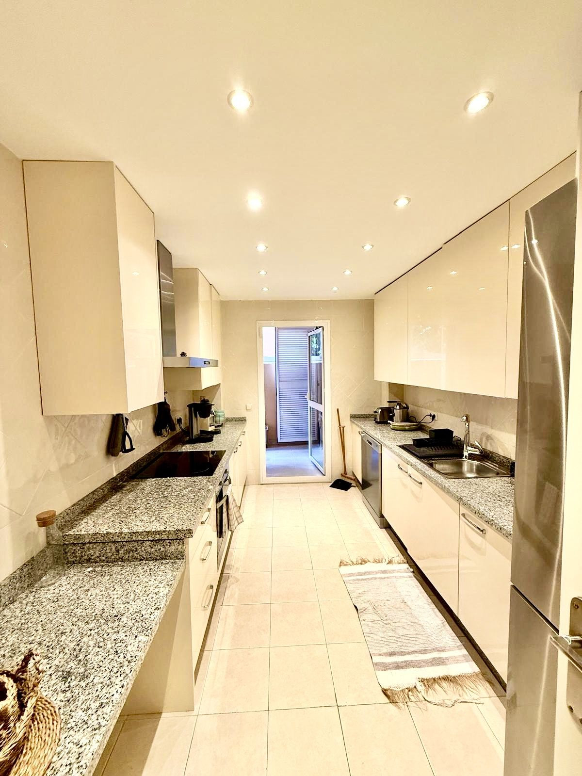 3 Bedroom Apartment in Marbella - Photo 5