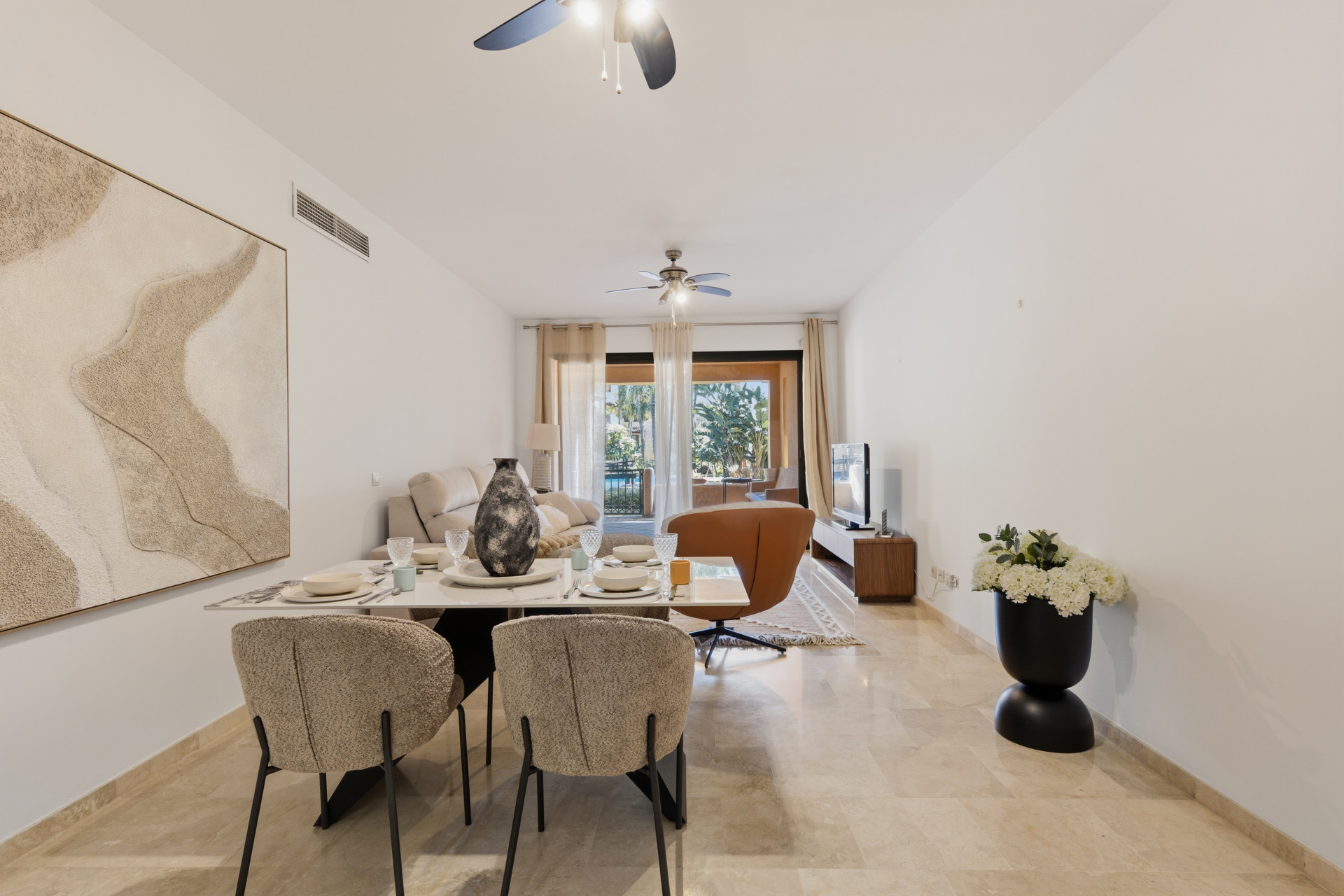 2 Bedroom Apartment in Estepona - Photo 6