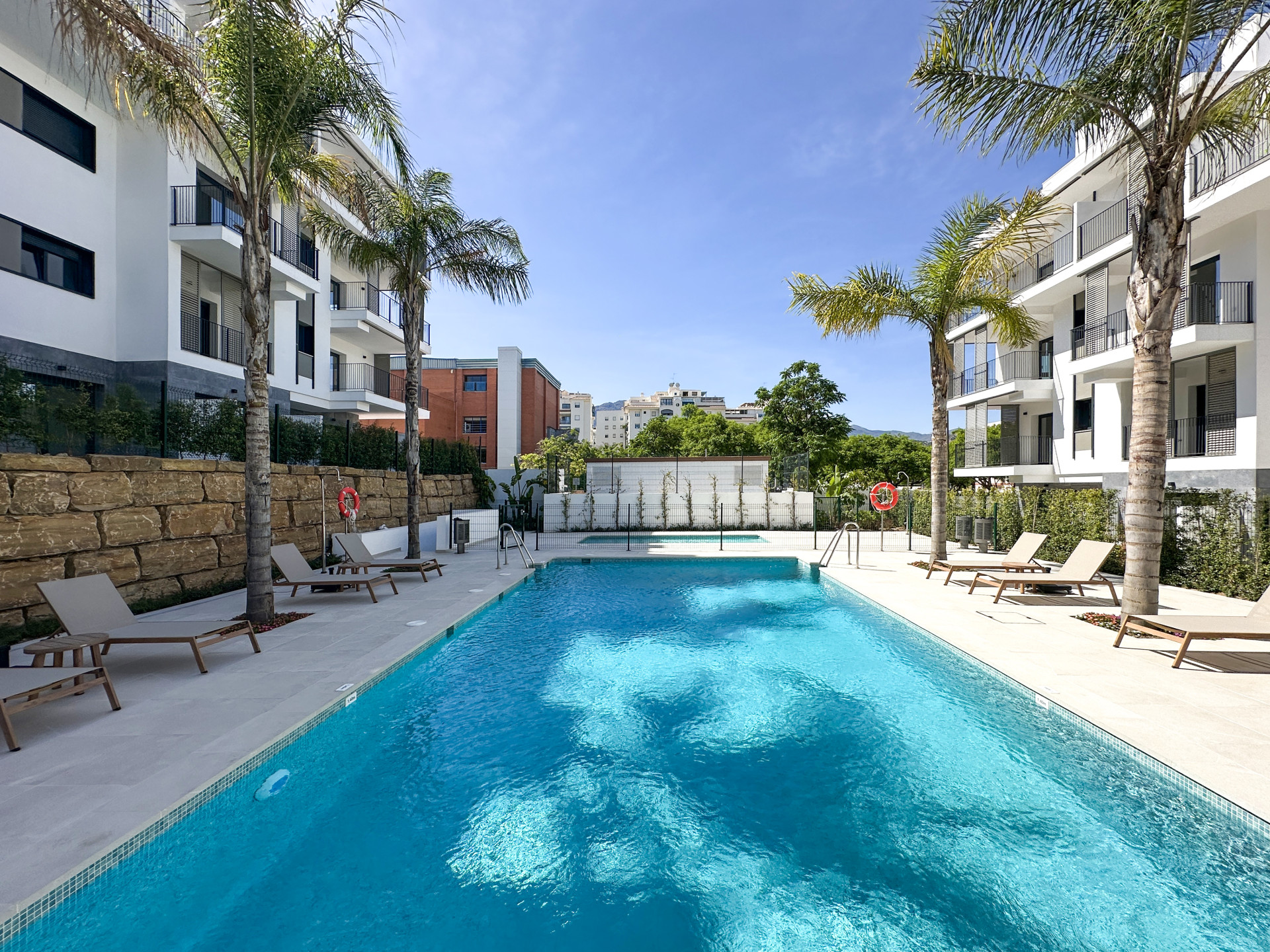 2 Bedroom Apartment in Estepona - Photo 4