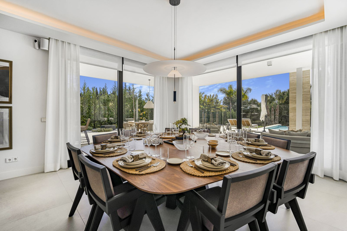 6 Bedroom Villa in Marbella - Photo 4