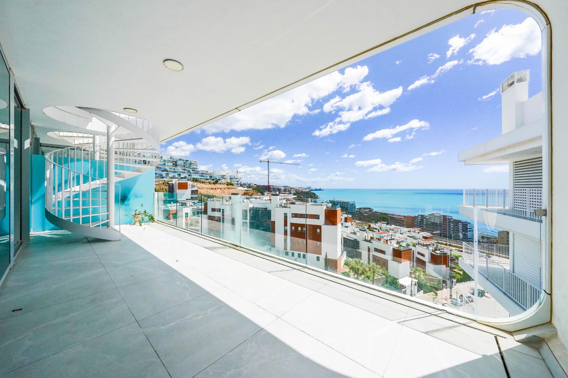 2 Bedroom Penthouse in Benalmádena - Photo 14