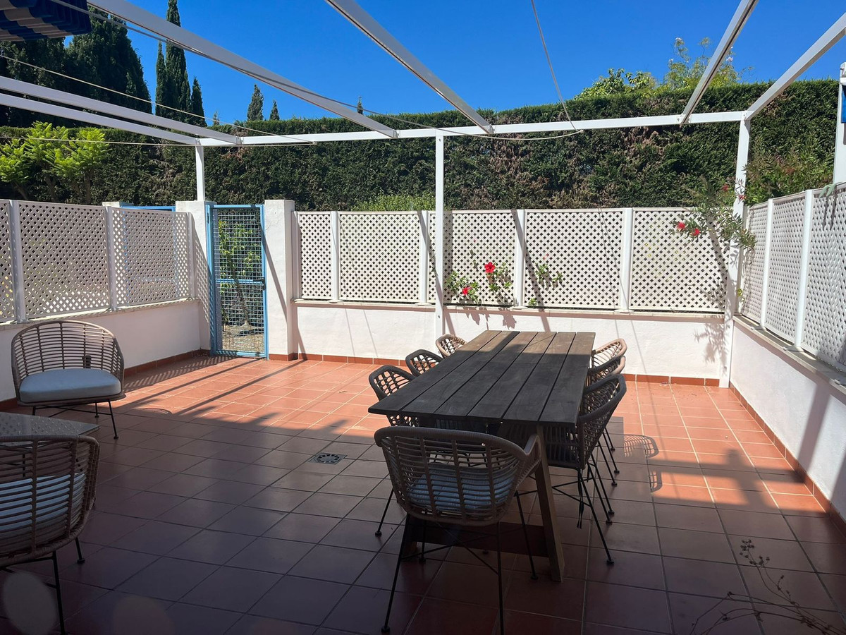 5 Bedroom Townhouse in Estepona - Photo 27