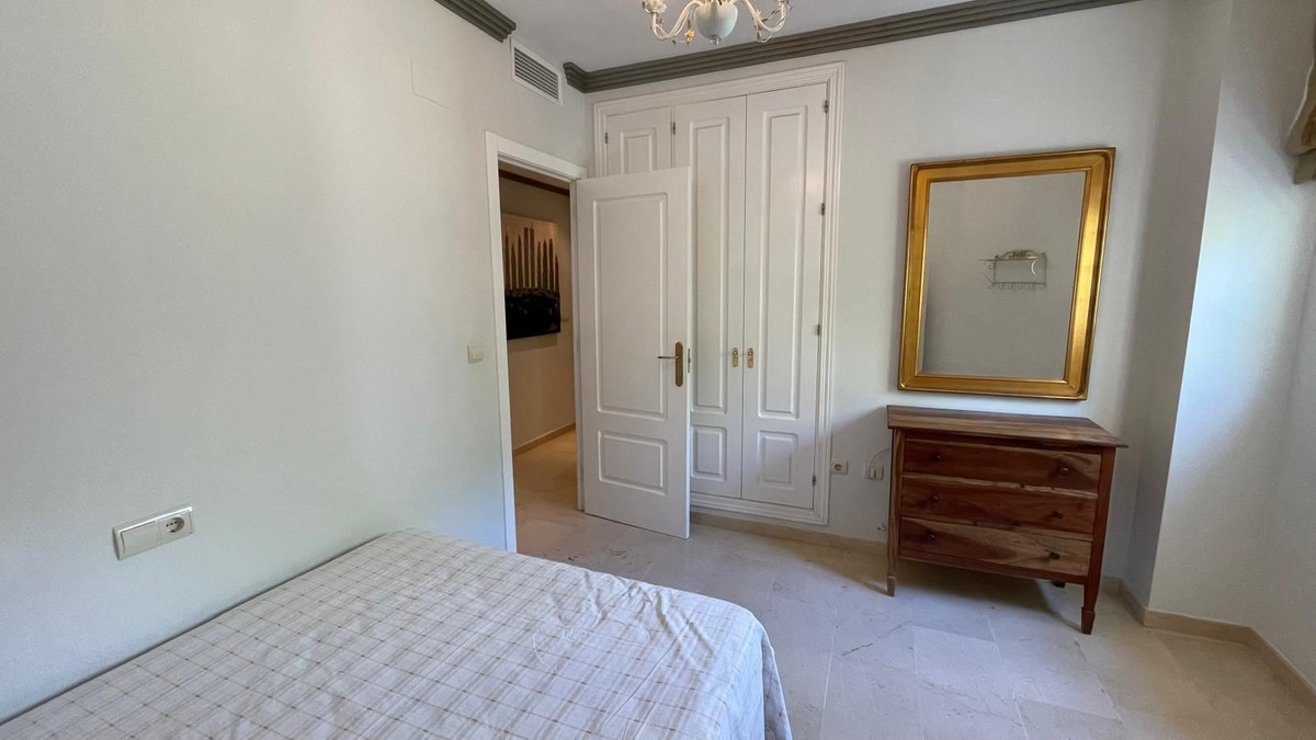 2 Bedroom Apartment in Marbella - Photo 28