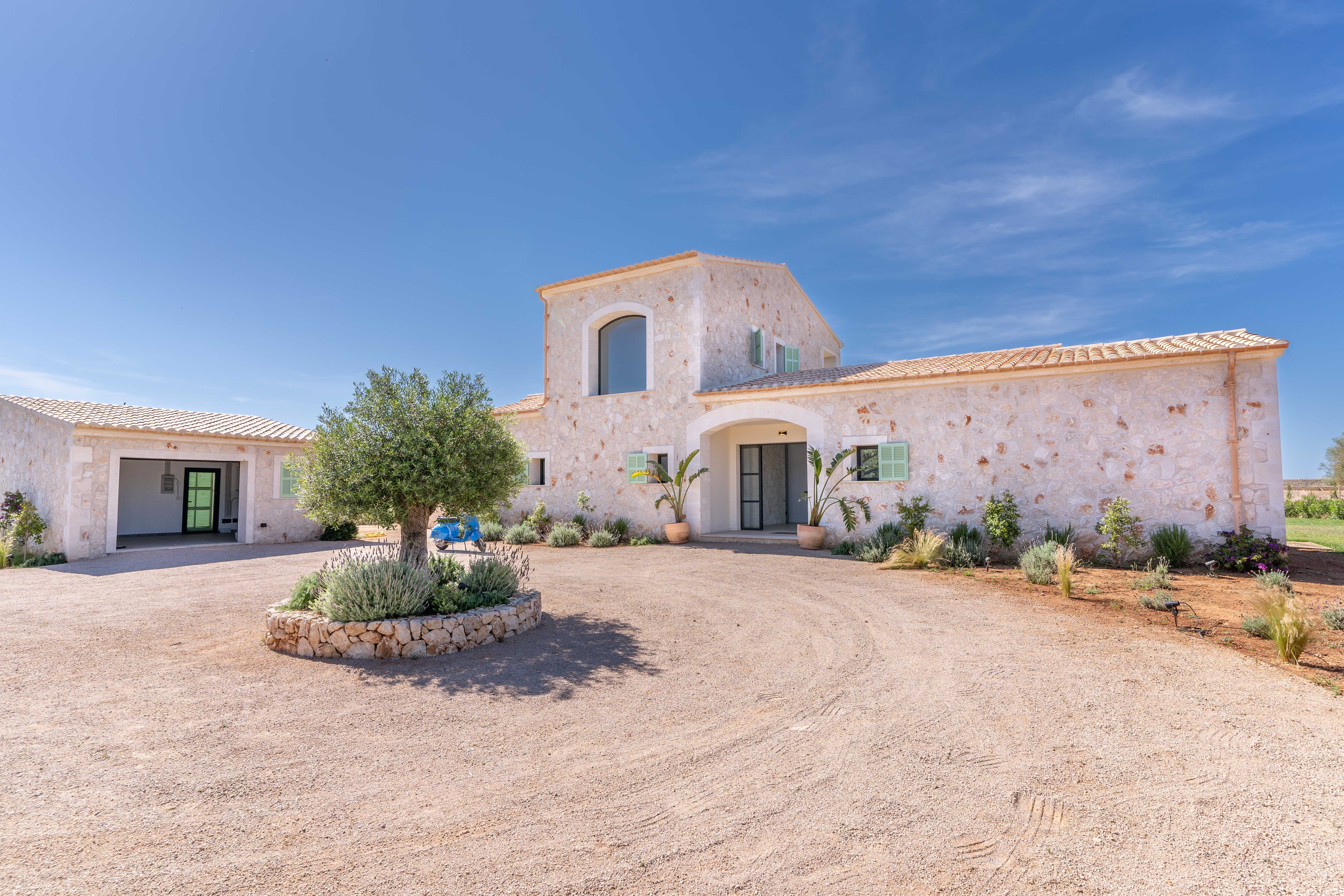 Chalet de 5 dormitorios con piscina en Baleares – Foto 1