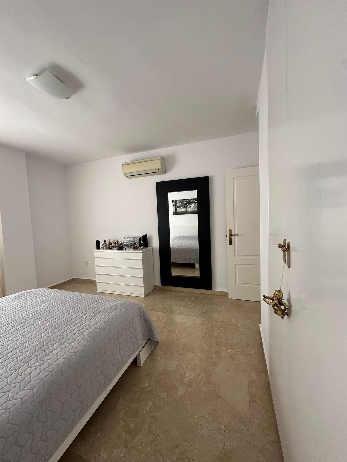 3 Bedroom Apartment in Marbella - Photo 4