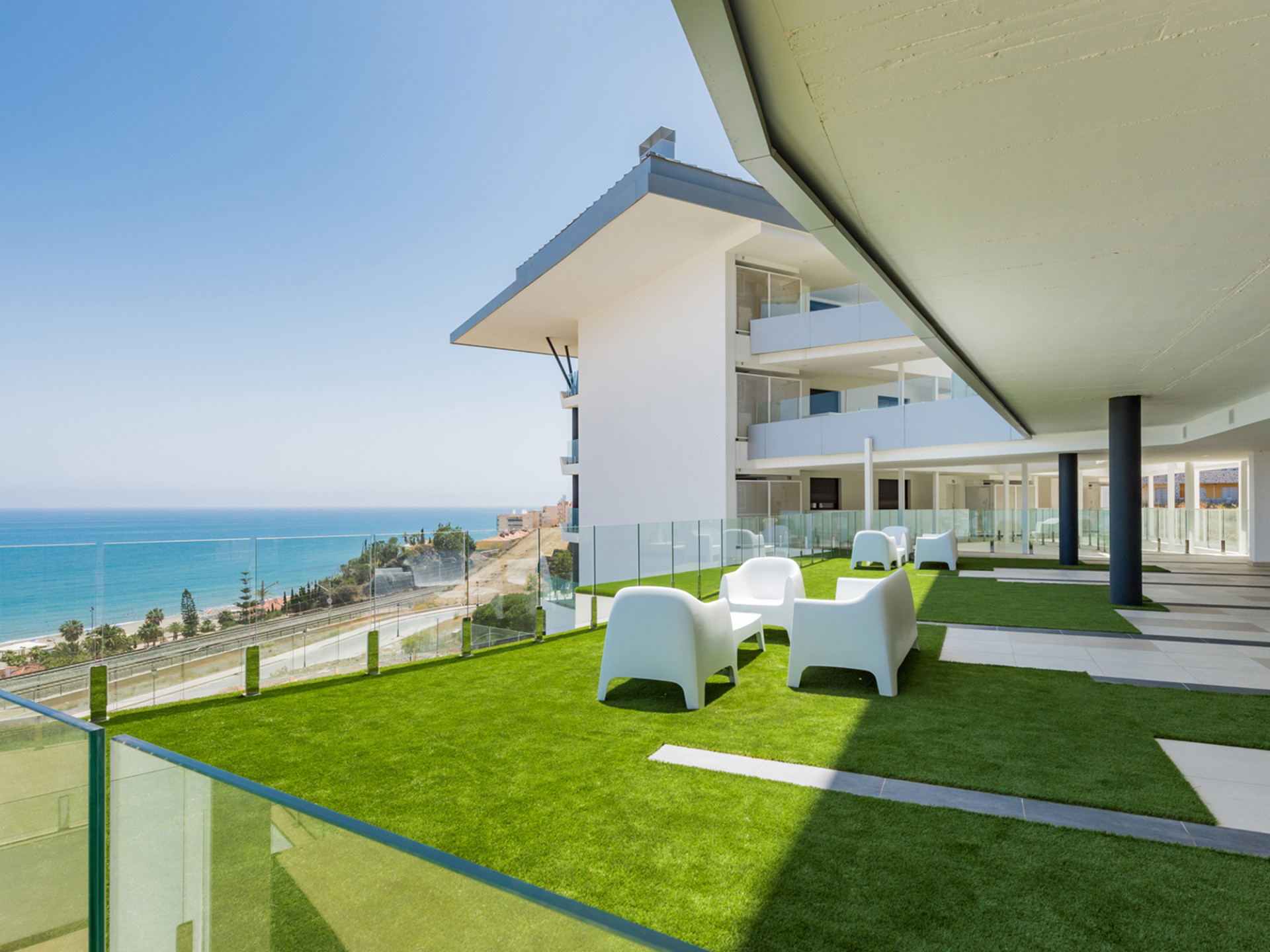 2 Bedroom Apartment in Benalmádena - Photo 18