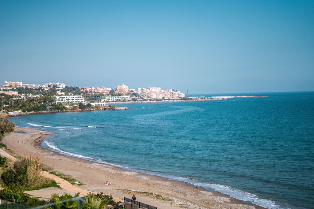 4 Bedroom Penthouse in Estepona - Photo 27