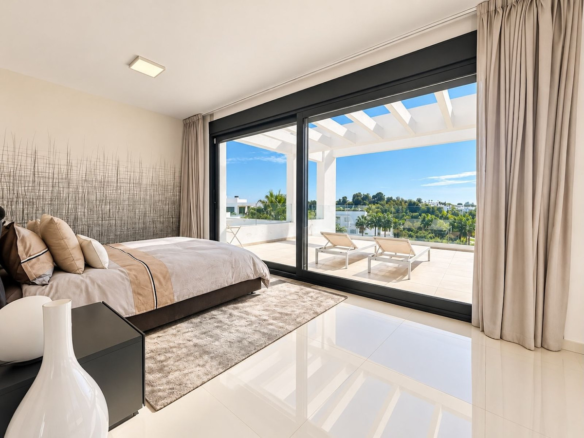 3 Bedroom Penthouse in Benahavís - Photo 17