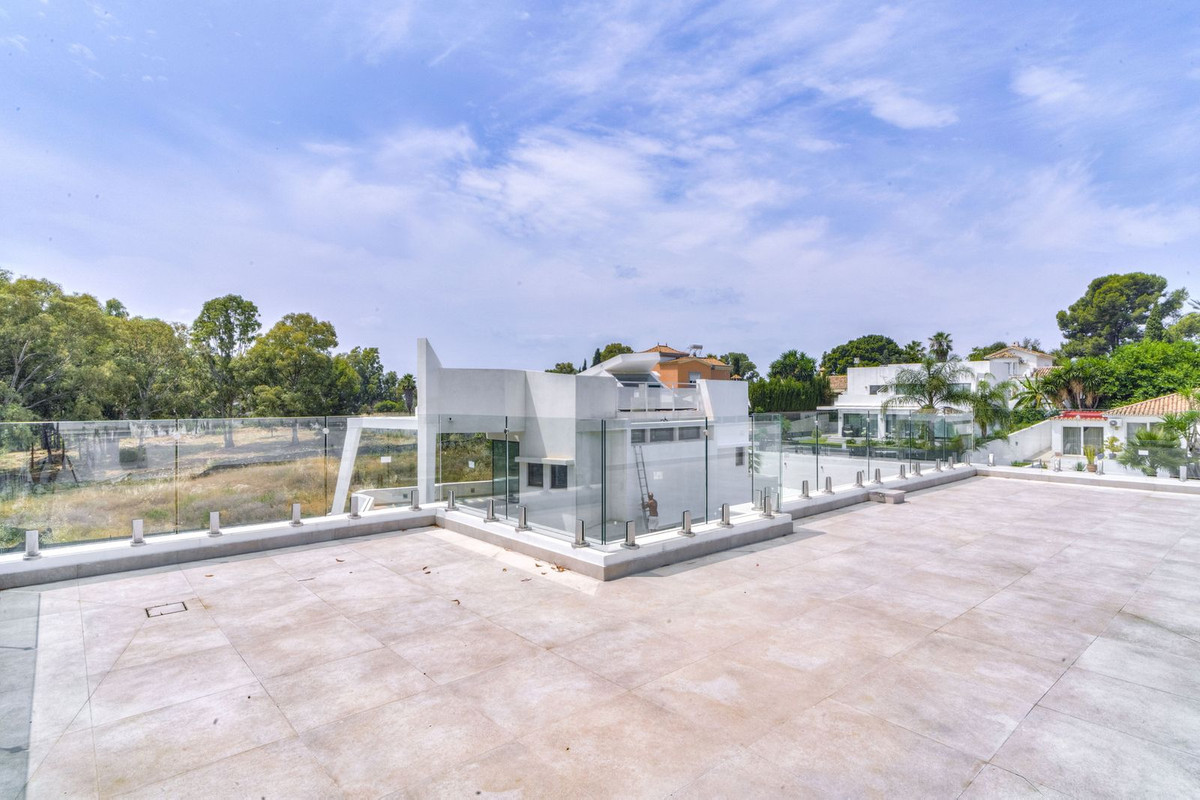 6 Bedroom Villa in Marbella - Photo 19