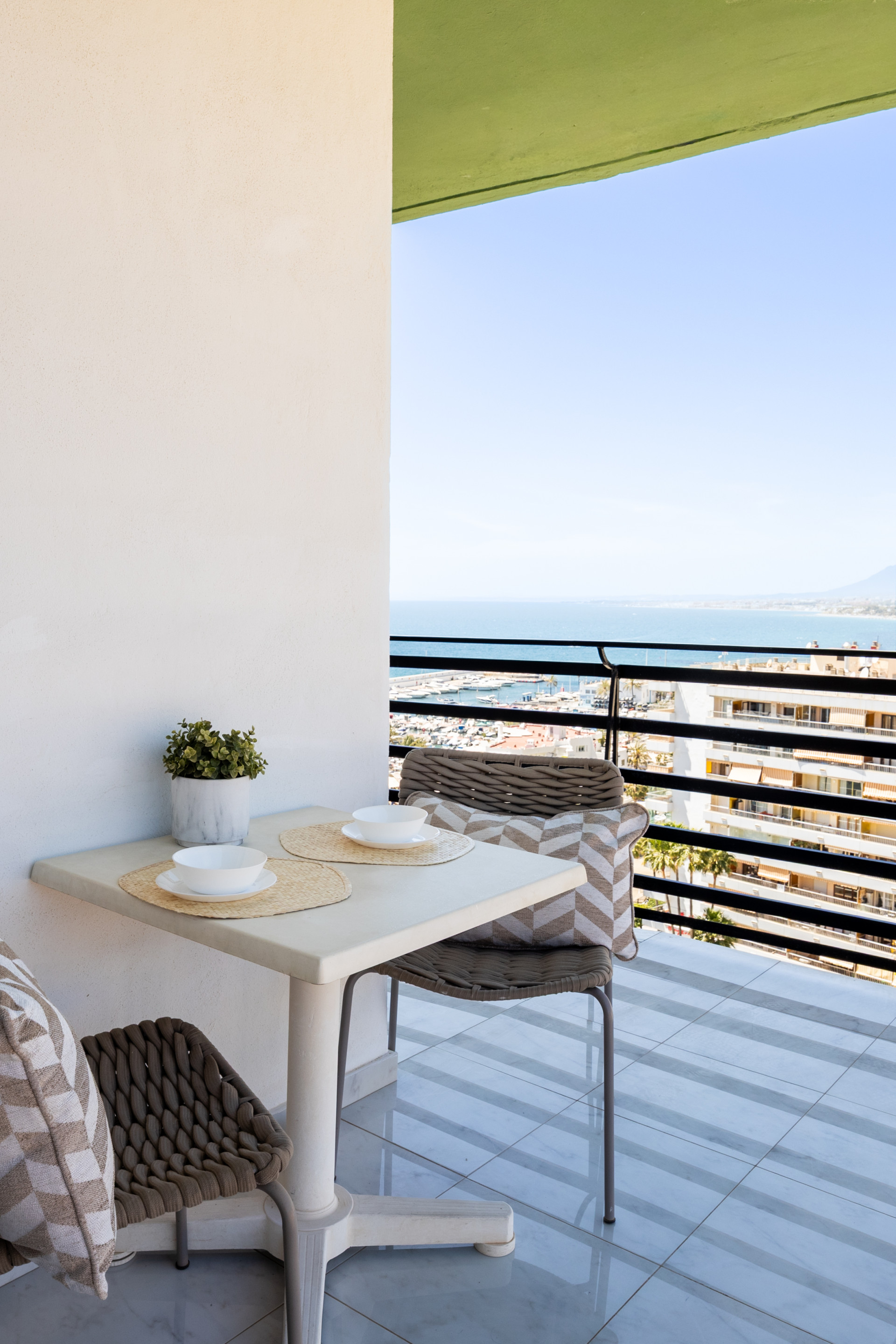 1 Bedroom Apartment in Marbella - Photo 8